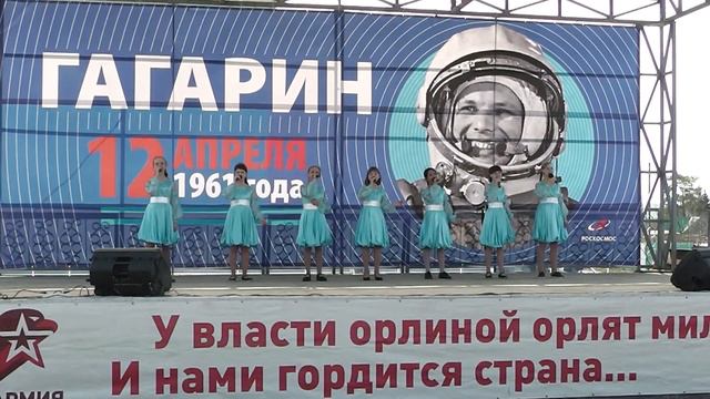 А Ермолов "Лунатики" - Вокальный ансамбль "Мечта". Безенчук смотреть онлайн