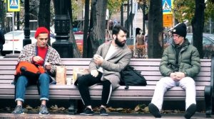 Уличный пранк! Говорим по телефону через наушники рядом с людьми.