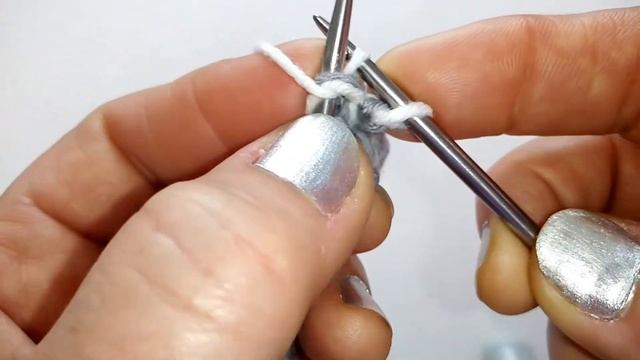 Двухцветный узор соты спицами