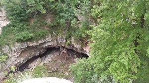 Башкортостан. Озеро Голубое. Вертолетная пещера