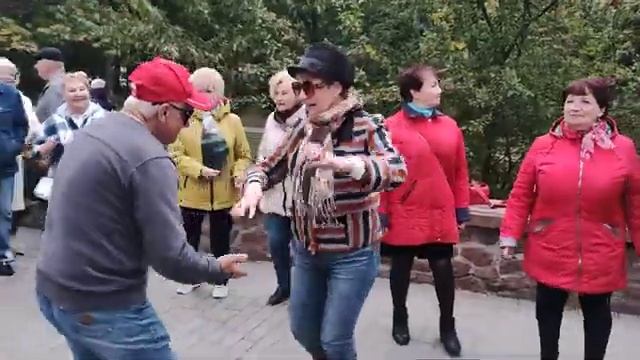 Женщина я не танцую............08.10.23 Гомель парк Луначарского ? смотреть онлайн