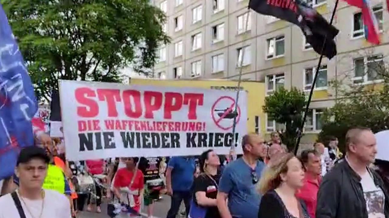На улицы немецких городов вышли люди с требованиями прекратить поставки оружия Киеву