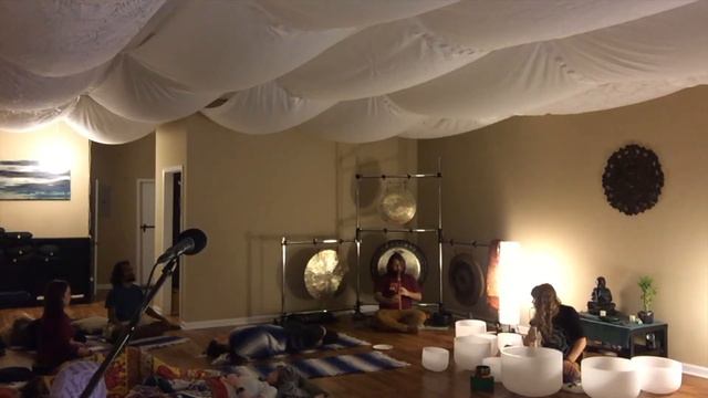 Sacred Sounds Meditation - Flute and Crystal Singing Bowls смотреть онлайн