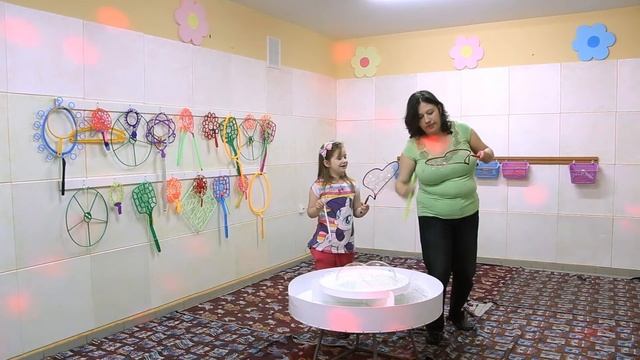 СЕКРЕТЫ ШОУ МЫЛЬНЫХ ПУЗЫРЕЙ ракетка сердце 10 трюков одной ракеткой МЫЛЬНЫЕ ПЧЕЛИНЫЕ СОТЫ смотреть онлайн