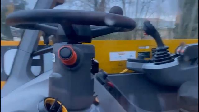 More new JCB telehandlers and Safety Shield fit another safety system onto one of our John Deeres. смотреть онлайн