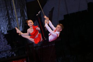Воздушные гимнасты Тимур Морозов и Мария Малыч "Романтическое ограбление "