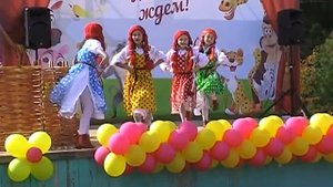 Танцуют дети "Украинский танец"