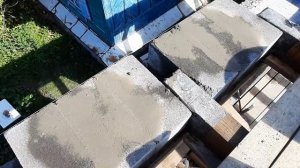 Посмотри! Делаю перекрытие для плоской кровли. Обработка гидроизоляция крепление балок к армопоясу.