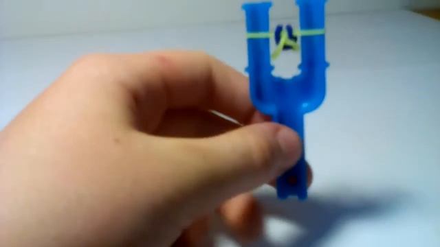 Как плести из резинок браслет ЦЫПОЧКА. Видео для начинающих. смотреть онлайн