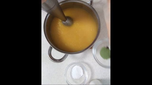 Тыквенный суп-пюре  с сельдереем. Без обжарки. Очень нежный и вкусный!