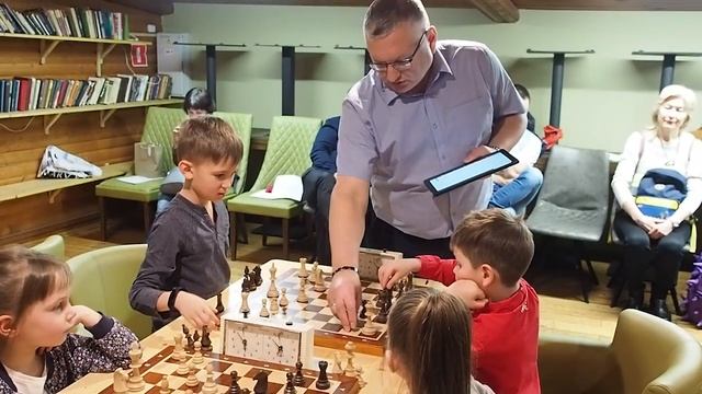 Обзор детского турнира по шахматам "Первые шаги" от РШТ смотреть онлайн