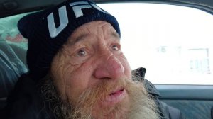БЕЗДОМНЫЙ мечтает о своём уголке!