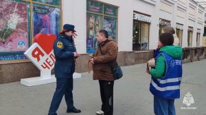 💫 В преддверии 9 мая сотрудники МЧС России поделились с челябинцами символом Великой Победы