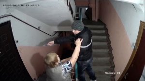 Шок что сняла камера в подъезде!