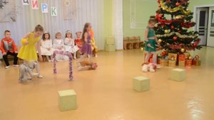 "Дрессировщицы с собачками", танец на утреннике "Цирк" Новогодний утренник в детском саду