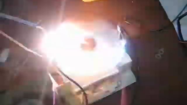 Спаркгап из вентилятора от СВЧ печи смотреть онлайн