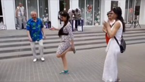 "ЗАЖИГАЕМ"...???на Танцполе в Гомельском парке...5.05. 2018 года.
