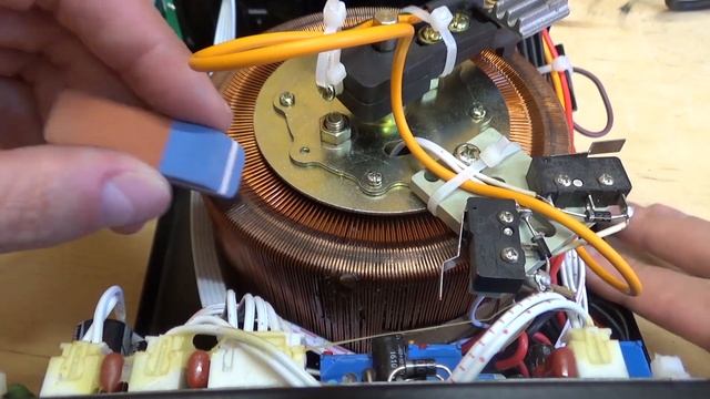 Обслуживание электромеханического стабилизатора напряжения смотреть онлайн