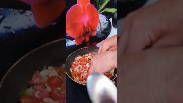 Паста с грибами и домашними сосисками смотреть онлайн