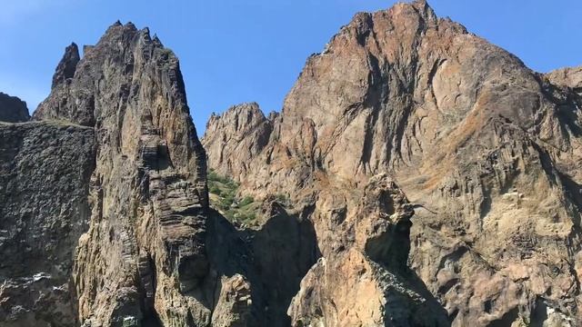 Чёрное море, Карадаг, Золотые ворота, дельфины в открытом море смотреть онлайн