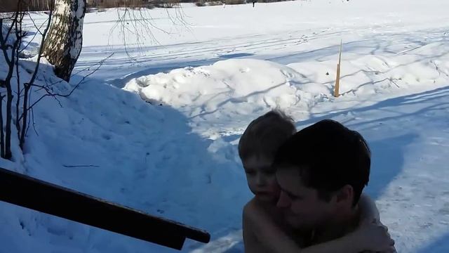 КОСТЯ ПАВЛОВ 4 ЛЕТ В ПРОРУБИ С ПАПОЙ КЛУБ МОРЖИ СТОЛИЦЫ 28 02 2016 смотреть онлайн