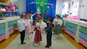 "Мамин вальс"Н.Май подготовительная группа