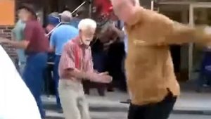 Дед танцует шафл