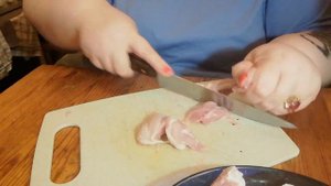 Готовим фарш из курицы для интересного рецепта, часть 1