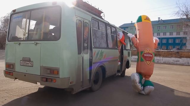 Прикол!!!!!!!!!!!!Смешное видео!!! СОСИСКА НЕ УСПЕЛА НА АВТОБУС!!! смотреть онлайн