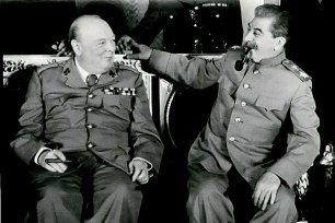 Черчилль просил Сталина о помощи. СССР помог так, что Рейх дрогнул 1945