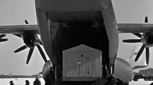 1969 год. Ханты-Мансийский округ. АН-22 привез грузы из Тюмени.