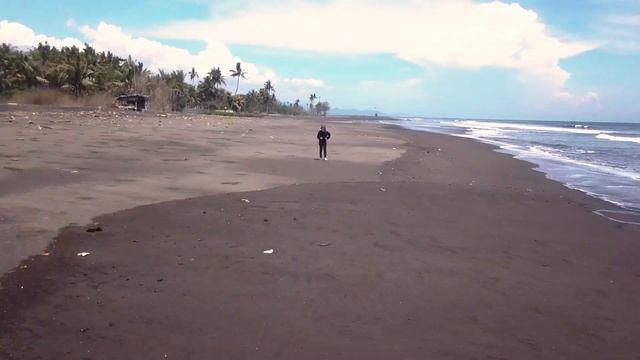 Вулканические чёрные пляжи Санура смотреть онлайн