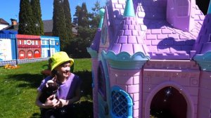 Как мама - Пикник на детской площадке. Грузовичок Лёва и игрушка собака Шоколадка - Игры для детей