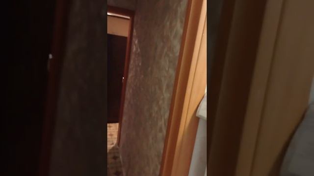 Клеим обои.Почему вздуваются обои 1,06м.