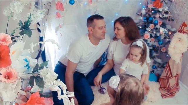 Новогодние фотосессии 2018 Маленькие принцесски Детки конфетки Семья Прическа и макияж Фотозона Нов смотреть онлайн