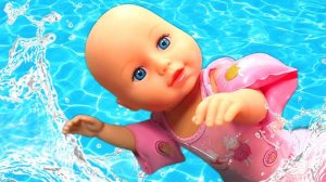 Кукла БЕБИ БОН плавает без присмотра! Смешные видео и игры для девочек в дочки матери с Baby Born