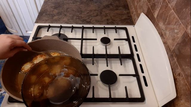 Кабачки с луком, тушённые в сметанно-чесночном соусе смотреть онлайн