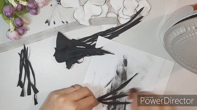 Элегантная брошь из фоамирана