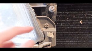 Снимаем решетку радиатора Subaru Forester SF5