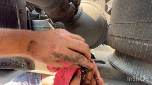 Замена масла в мостах грузовика Volvo vnl (￼ change oil in driver  axle Volvo VNL)