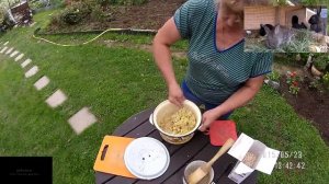 Мешанка для крольчат. Челышев студия рыбалки. Еда для кролика.
