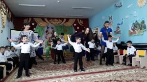 Танец мам и сыновей 8 марта