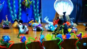 танец "Морских жителей"- в синем море, в белой пене