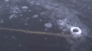 СТАВИМ СЕТЬ ПОД ЛЁД / Зимняя рыбалка / ПРИМИТИВНАЯ ПОСТАНОВКА СЕТИ.