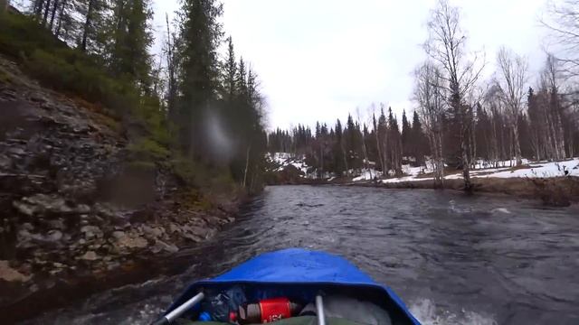 Мотовесло в деле! Ищем рыбные места. Сплавляемся по таёжной речке.