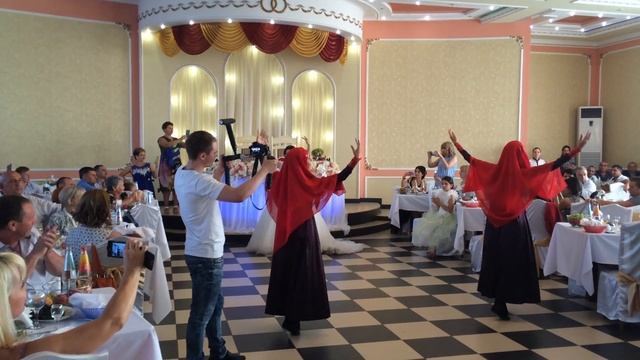 Танец жениха и невесты.Лезгинка смотреть онлайн