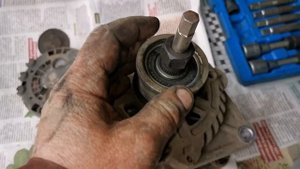 Шевроле Авео Т300 замена подшипников  генератора