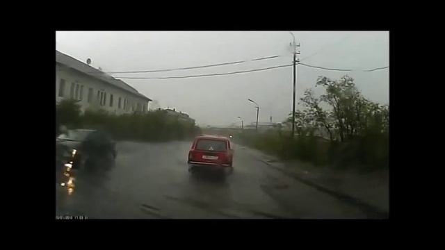 Воркута весенне -осенний ливень в средней полосе страны вместо тире было лето.mp4 смотреть онлайн