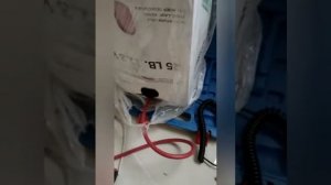 Обследование б/у кондиционера перед установкой.