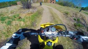 Подписался на эндуро, на дорожной резине и в кожаном костюме